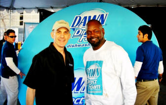 Football legend Emmitt Smith poses with Tim Vittetoe in front of the Largest Dish Ever Washed